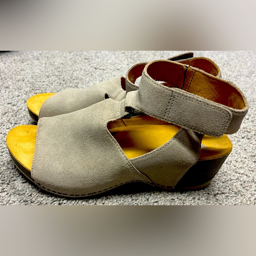 Dansko wedges size 39.